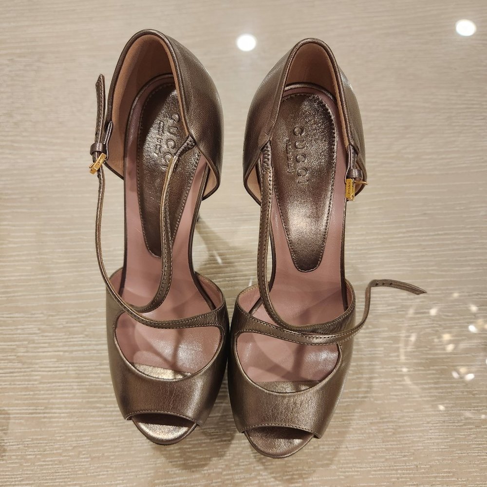 Gucci shoe